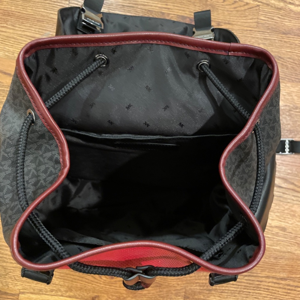 MICHAEL KORS Greyson Signature Logo Mixed-media Backpack - Picture 7 of 8
